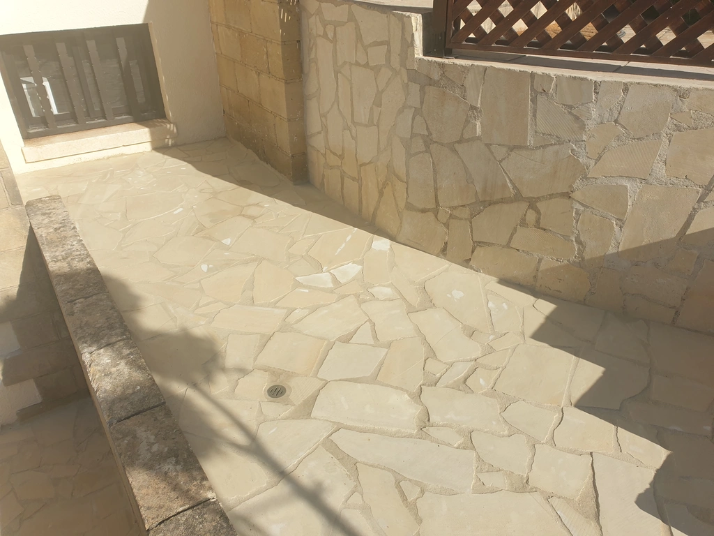 Crazy stone tiling installation in Paphos by Steve's Home Services | Укладка природного камня в Пафосе – Steve's Home Services