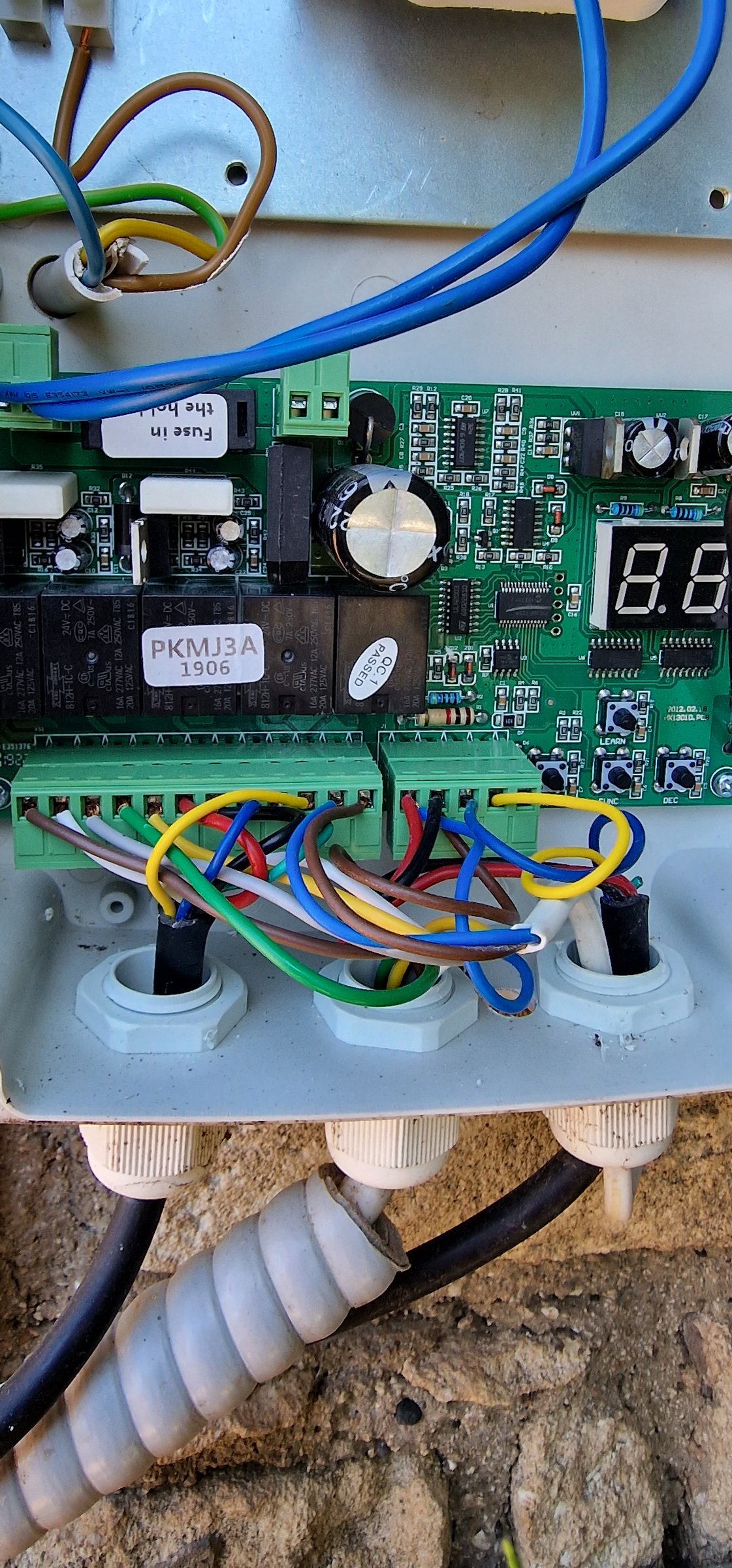 Professional electrician service in Paphos by Steve's Home Services | Профессиональный электрик в Пафосе – Steve's Home Services